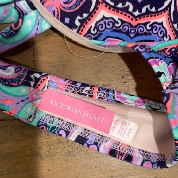 Victoria Secret PINK Women’s Unforgettable Swim Bikini Top Halter Paisley Sz 34A - Picture 5 of 7